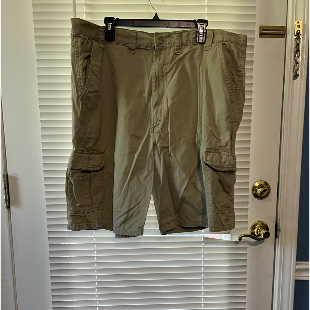EUC Wrangler authentics cargo shorts.